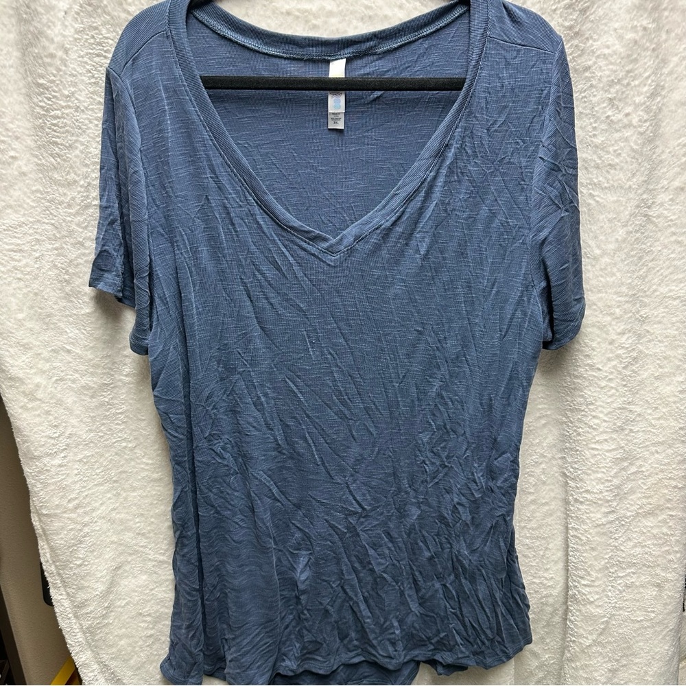 LuLaRoe Christy Tee Shirt via-neck 3XL blue